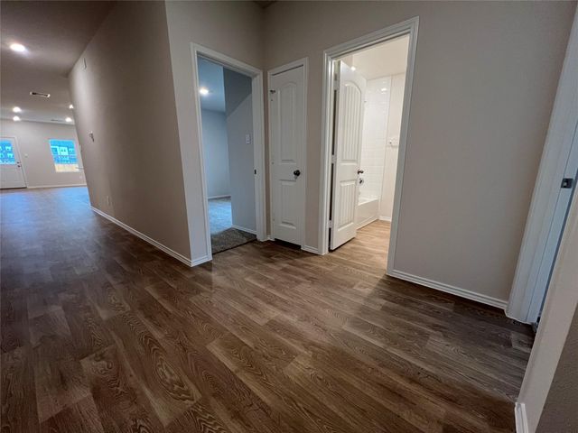 221 Wirecrested DR, Lockhart, TX 78644