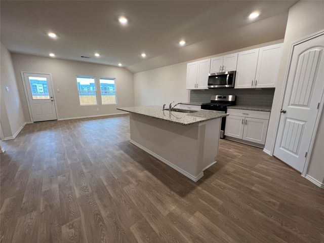 221 Wirecrested DR, Lockhart, TX 78644