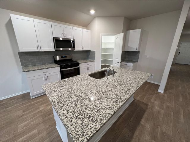 221 Wirecrested DR, Lockhart, TX 78644