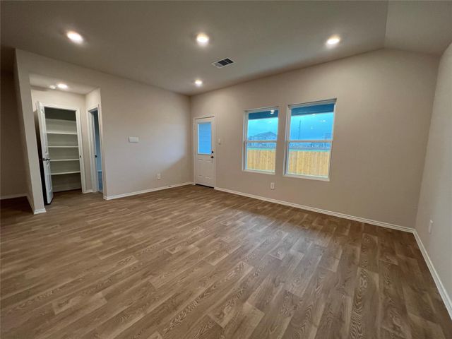 221 Wirecrested DR, Lockhart, TX 78644