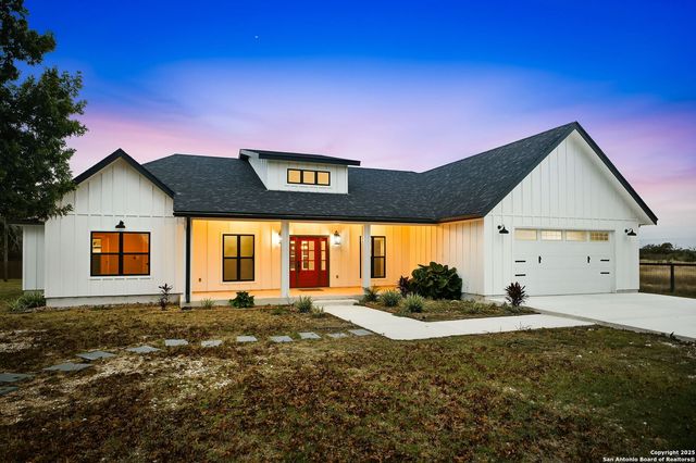 13932 State Highway 16, Pipe Creek, TX 78063