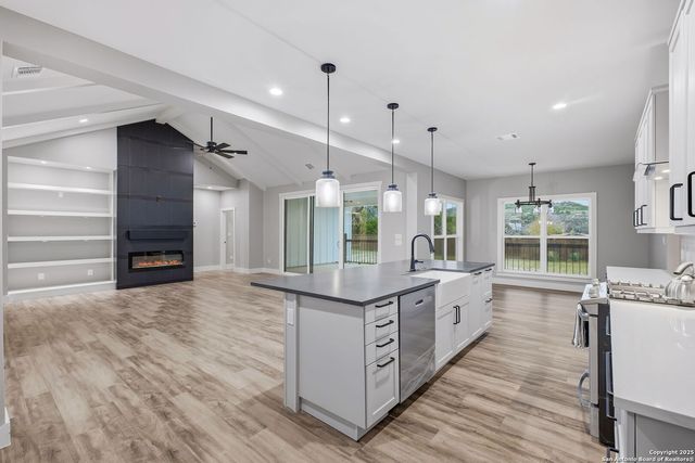 13932 State Highway 16, Pipe Creek, TX 78063