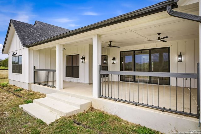 13932 State Highway 16, Pipe Creek, TX 78063