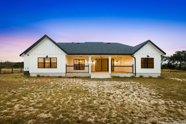 13932 State Highway 16, Pipe Creek, TX 78063