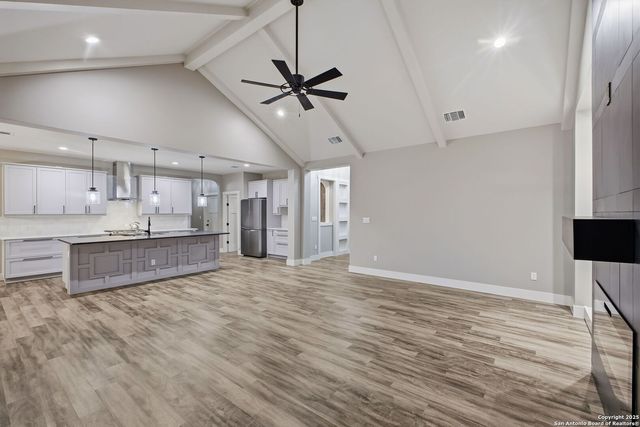 13932 State Highway 16, Pipe Creek, TX 78063