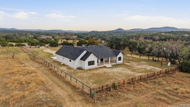13932 State Highway 16, Pipe Creek, TX 78063