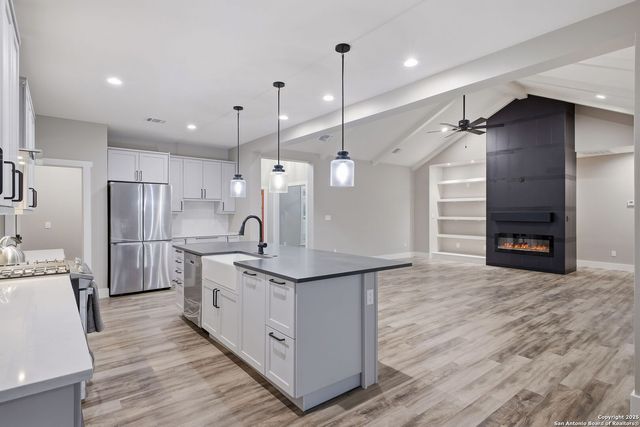 13932 State Highway 16, Pipe Creek, TX 78063