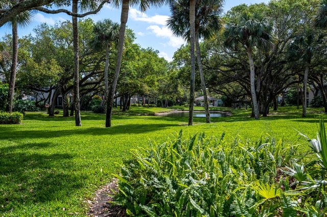 101 W Park Shores Circle 2, Indian River Shores, FL 32963