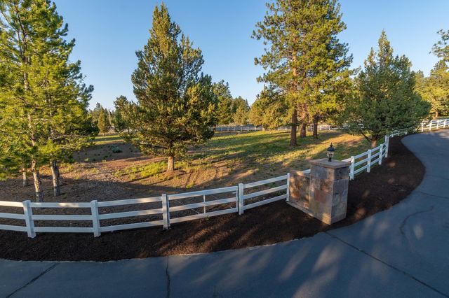 60485 Billadeau Road, Bend, OR 97702