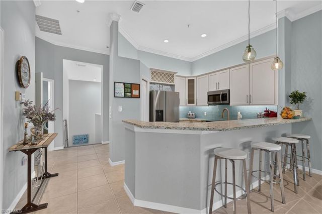 1285 Sweetwater CV 2106, Naples, FL 34110