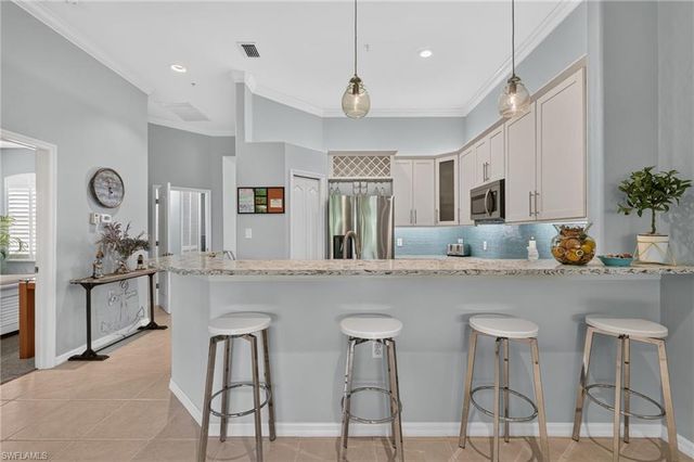 1285 Sweetwater CV 2106, Naples, FL 34110