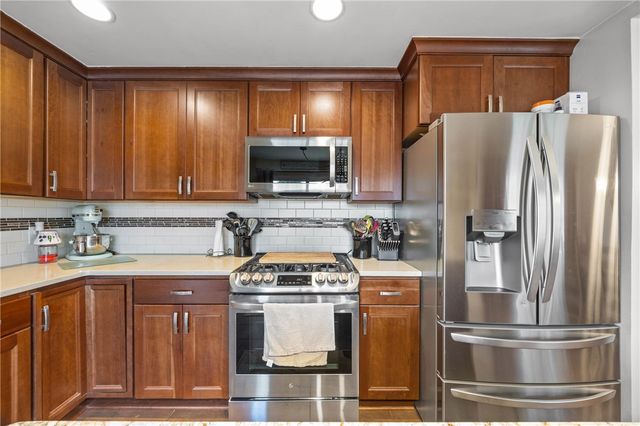 744 English Road, Greece, NY 14616