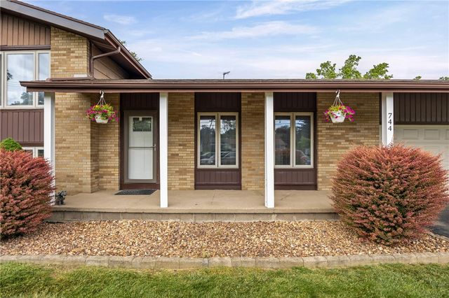 744 English Road, Greece, NY 14616