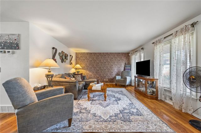 744 English Road, Greece, NY 14616