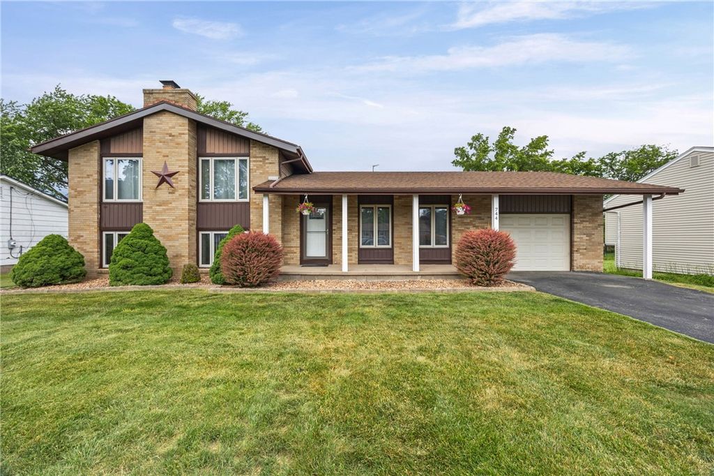 744 English Road, Greece, NY 14616