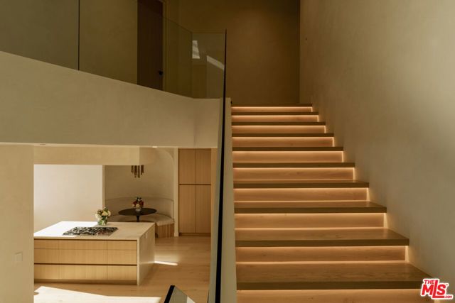 1778 Viewmont Drive, Los Angeles, CA 90069