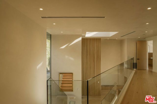 1778 Viewmont Drive, Los Angeles, CA 90069