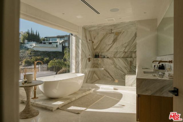 1778 Viewmont Drive, Los Angeles, CA 90069