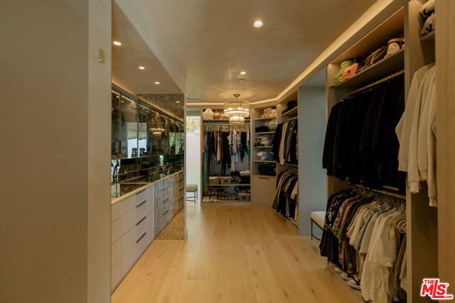 1778 Viewmont Drive, Los Angeles, CA 90069