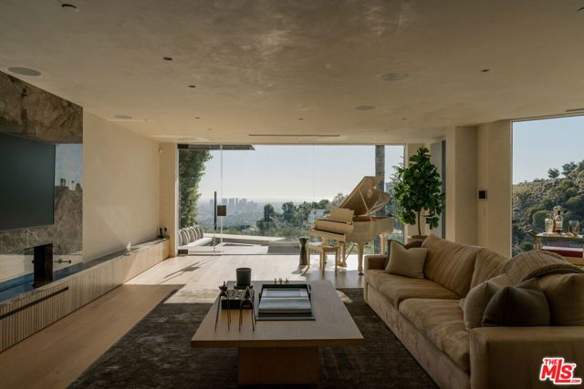 1778 Viewmont Drive, Los Angeles, CA 90069