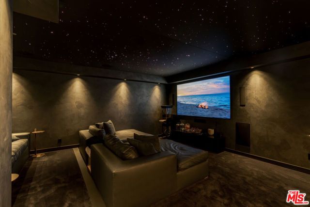 1778 Viewmont Drive, Los Angeles, CA 90069