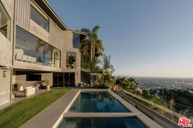 1778 Viewmont Drive, Los Angeles, CA 90069