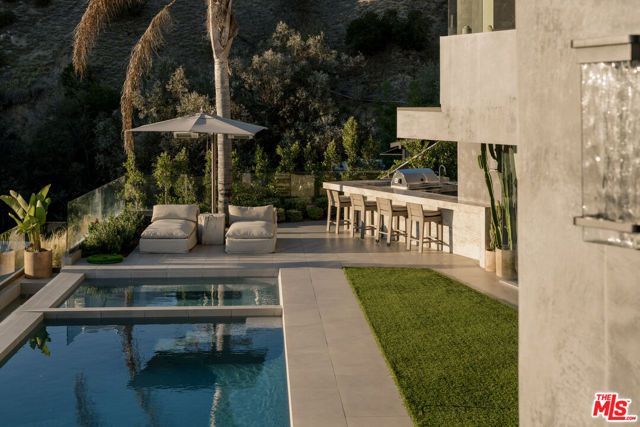 1778 Viewmont Drive, Los Angeles, CA 90069