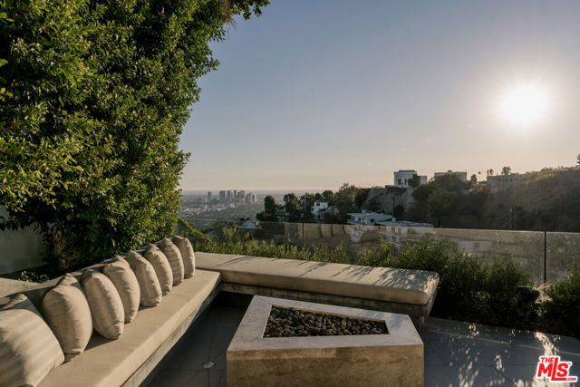 1778 Viewmont Drive, Los Angeles, CA 90069