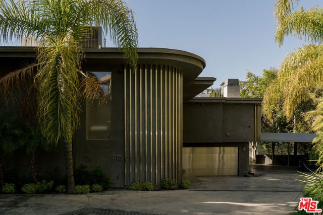 1778 Viewmont Drive, Los Angeles, CA 90069