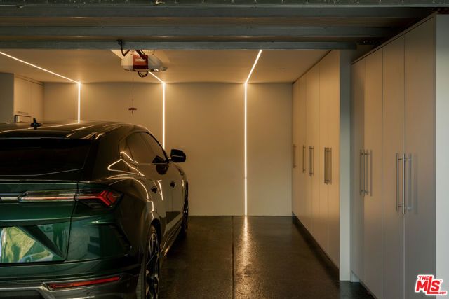 1778 Viewmont Drive, Los Angeles, CA 90069