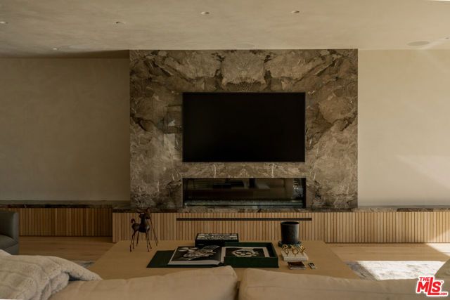 1778 Viewmont Drive, Los Angeles, CA 90069