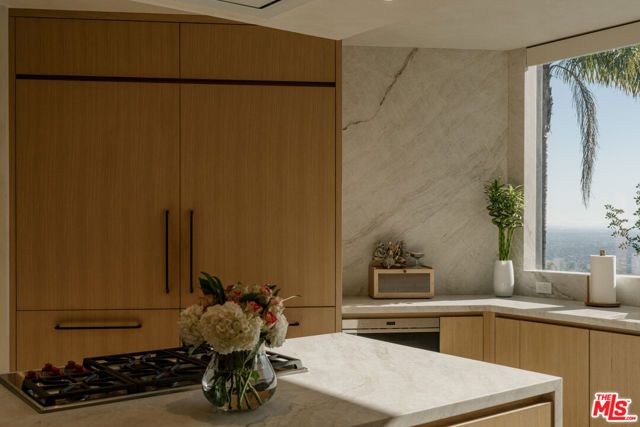 1778 Viewmont Drive, Los Angeles, CA 90069