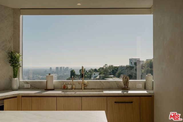 1778 Viewmont Drive, Los Angeles, CA 90069