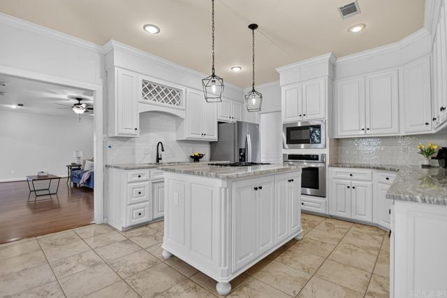 27 Calumet Road, Little Rock, AR 72223