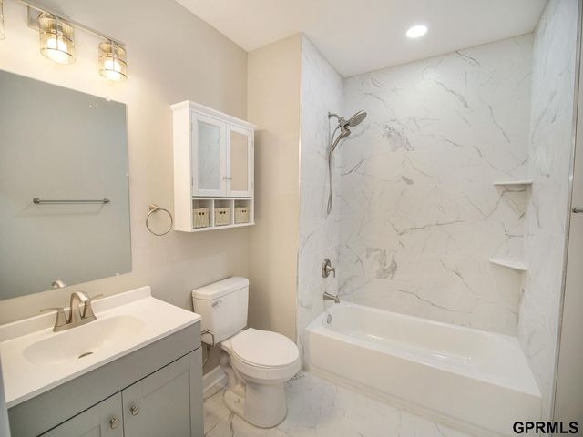 260 S 27 Street, Lincoln, NE 68510