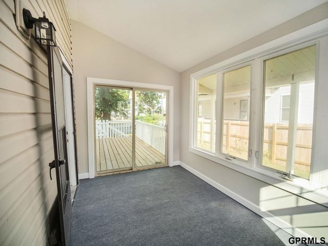 260 S 27 Street, Lincoln, NE 68510