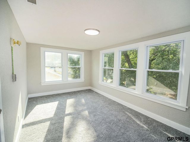 260 S 27 Street, Lincoln, NE 68510