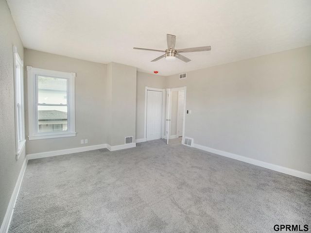 260 S 27 Street, Lincoln, NE 68510