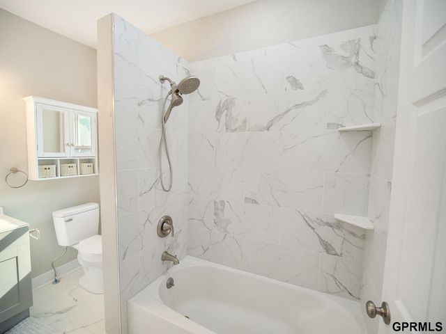 260 S 27 Street, Lincoln, NE 68510