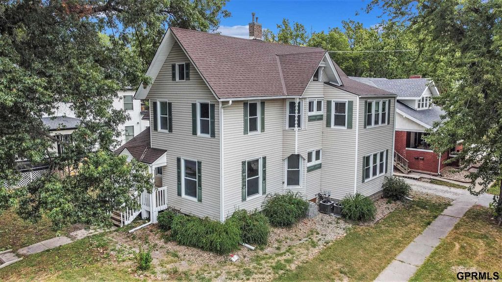 260 S 27 Street, Lincoln, NE 68510