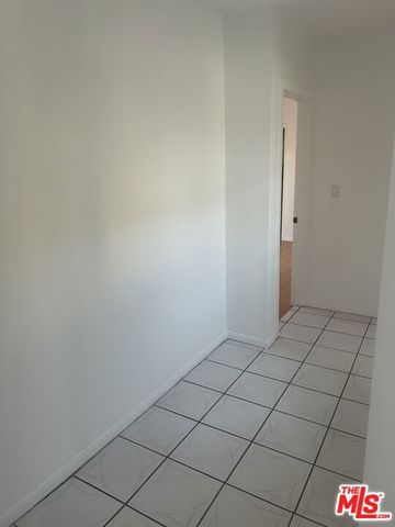 1722 Orchard Avenue, Los Angeles, CA 90006