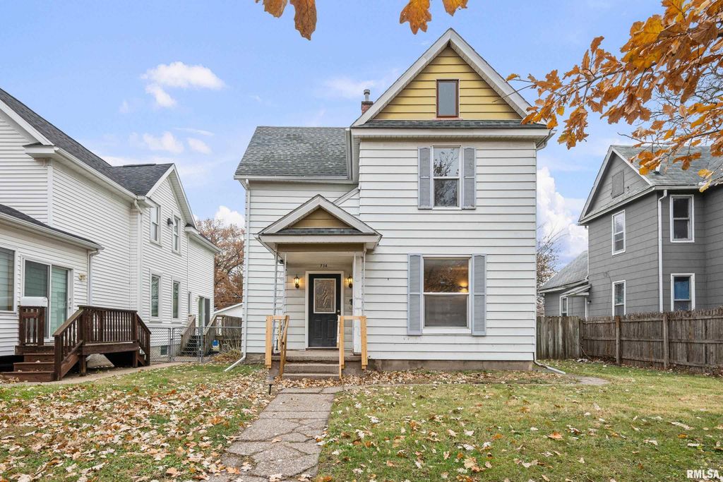 734 W 17TH Street, Davenport, IA 52804