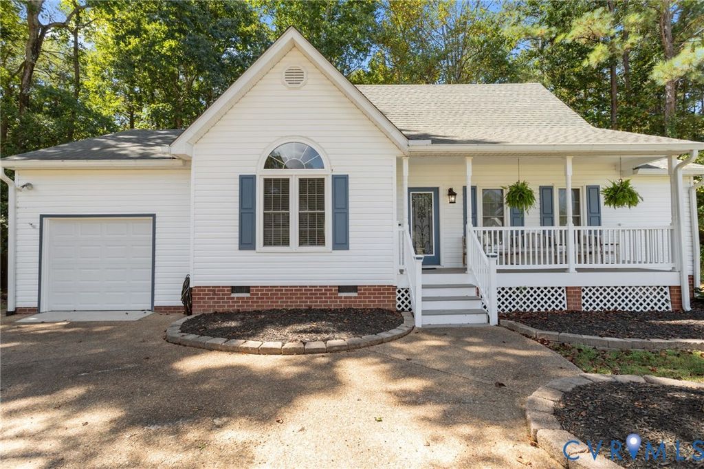 11206 Heathstead Rd, Chester, VA 23831