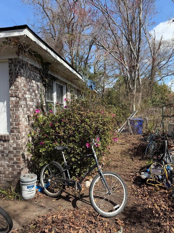 Image 10 of property listing at 1166 N Shadow, Mount Pleasant, SC 29464