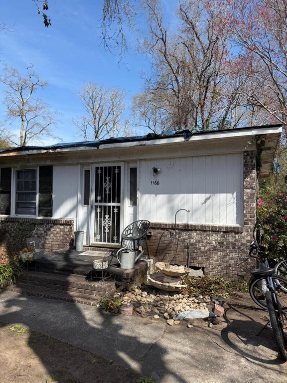 Image 2 of property listing at 1166 N Shadow, Mount Pleasant, SC 29464