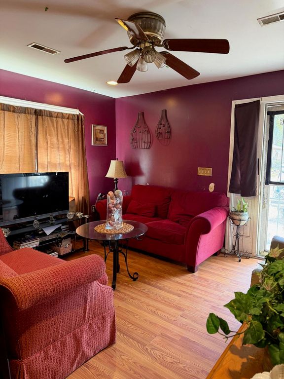 Image 4 of property listing at 1166 N Shadow, Mount Pleasant, SC 29464