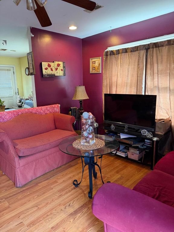 Image 5 of property listing at 1166 N Shadow, Mount Pleasant, SC 29464