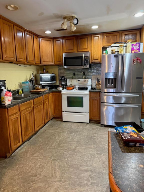 Image 6 of property listing at 1166 N Shadow, Mount Pleasant, SC 29464