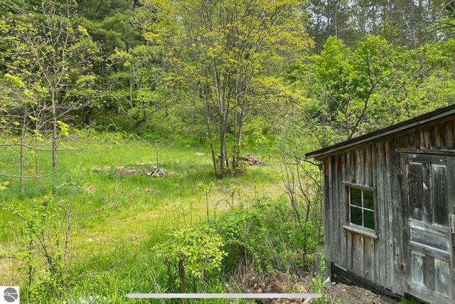 5039 Indian Hill Road, Honor, MI 49640