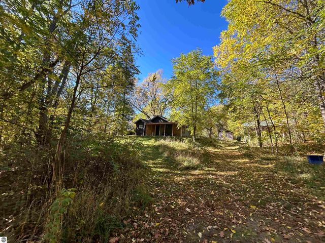 5039 Indian Hill Road, Honor, MI 49640